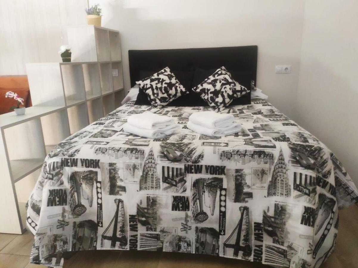 Apartamentos Turisticos Plaza San Juan 2 Tudela Eksteriør bilde